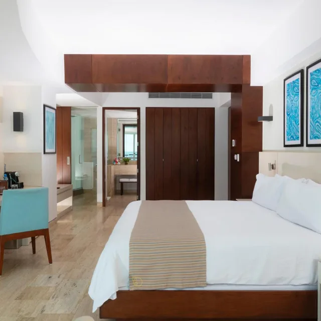 Altitude, Suite, Partial Ocean View, Corner, Altitude By Krystal Grand Punta Cancun All Inclusive 2/7