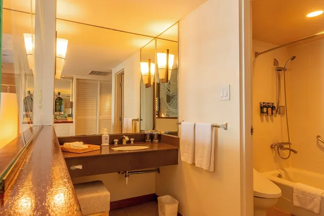 غرفة بسريرين منفصلين بإطلالة على الشاطئ بشرفة، Hotel Nikko Guam 4/4