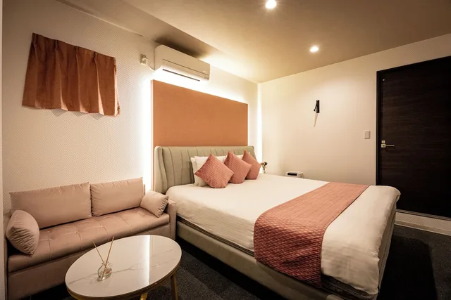 Royal, Suite, King Bed, Electronic Cigarette Only, Smoking، Design Hotel Blax 3/7