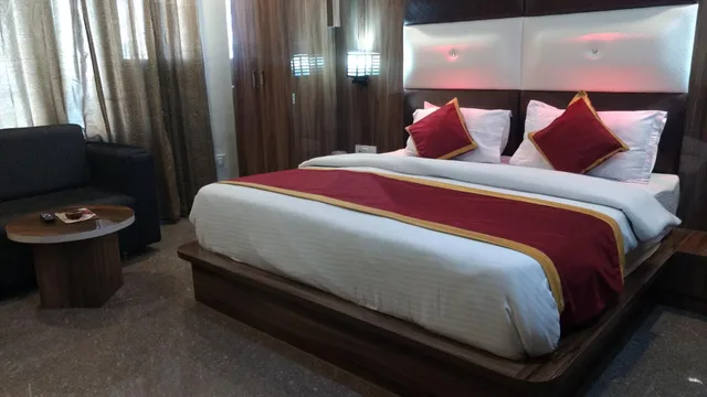 غرفة بريميوم بسرير كينج، Hotel Nek 1/2