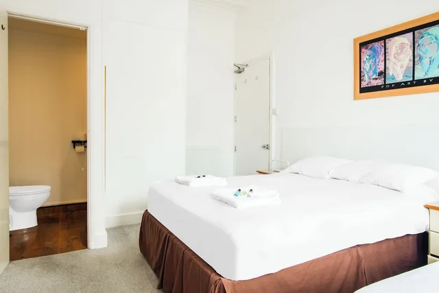 غرفة قياسية بسريرين منفصلين، OYO The Lodge Bournemouth 1/7