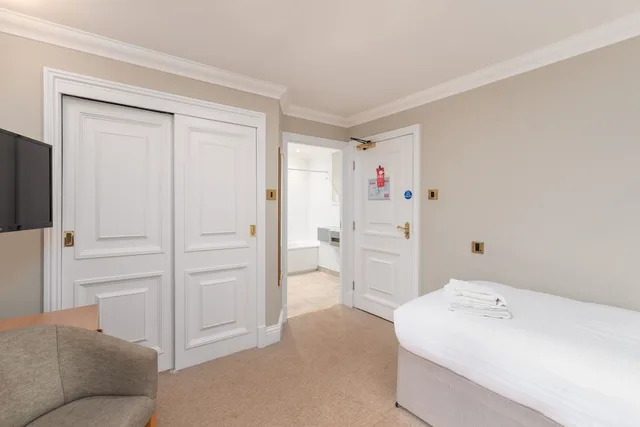 غرفة مفردة، Windermere Manor 13/18