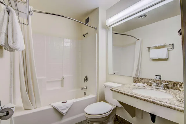 جناح بسرير كينج، Surestay Plus Hotel By Best Western Rocklin 2/2