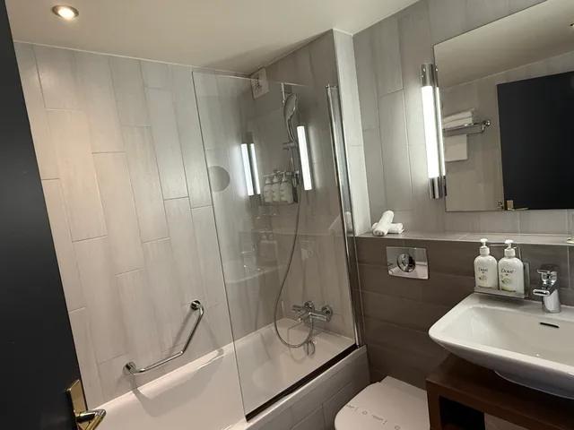 غرفة بسرير مزدوج، Holiday Inn Paris - Montmartre 4/6