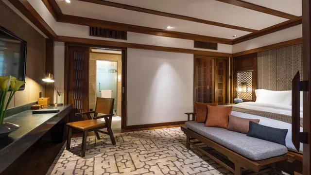 جناح بسرير كينج بغرفة نوم واحدة بمنطقة جلوس، INTERCONTINENTAL LIJIANG ANCIENT TOWN RESORT 2/6