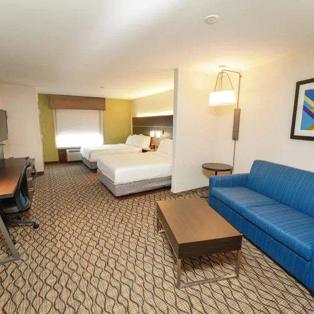 غرفة قياسية بسريرين كوين مع أريكة لذوي الإعاقة، Holiday Inn Express Hotel And Suites Springfield Medical District 7/10