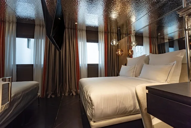 غرفة بسرير كينج، Adia Aluma Athens, Curio Collection by Hilton 2/11