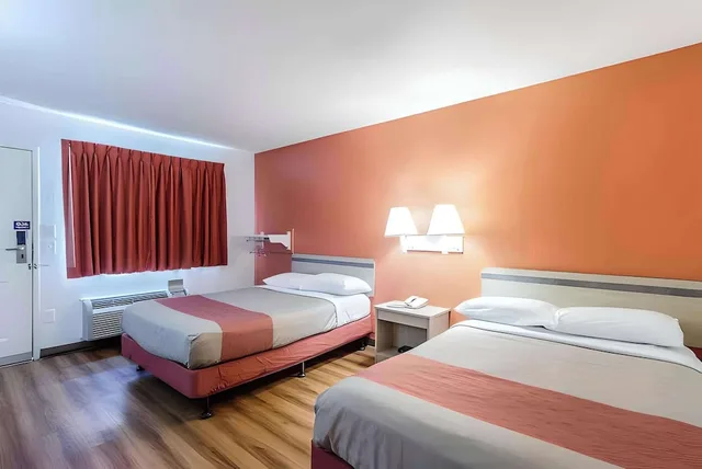 غرفة قياسية بسريرين مزدوجين، Motel6 Modesto, CA 2/4