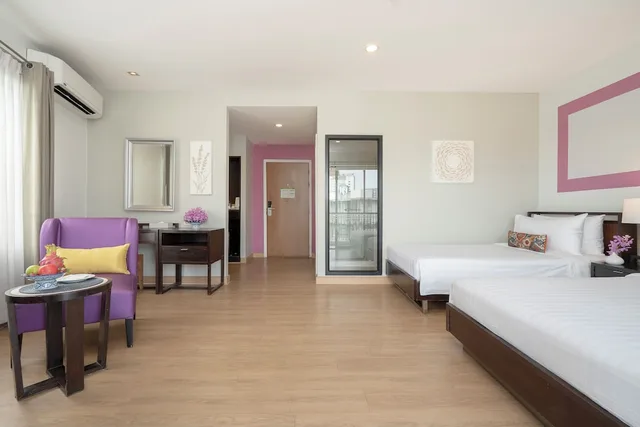 Deluxe, 1 Queen and 1 Single Bed, Balcony, Hotel De Bangkok 4/5