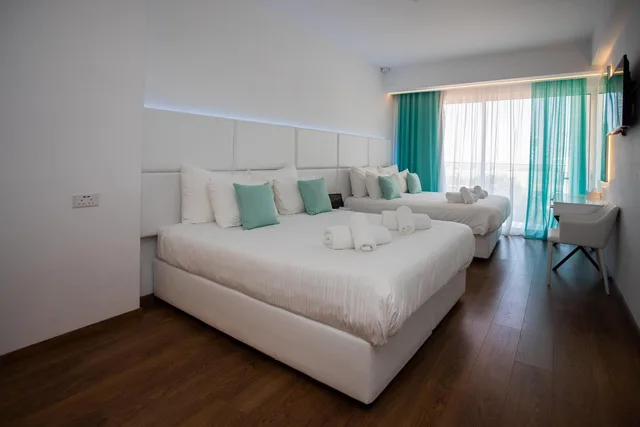غرفة ديلوكس بسريرين كوين بإطلالة على المدينة، Hotel Napa Suites (Adults Only) 1/2
