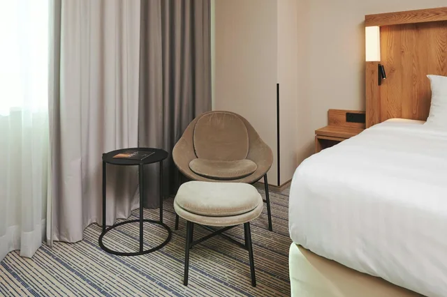 غرفة سوبيريور بسرير مزدوج، Courtyard By Marriott Warsaw Airport 2/4