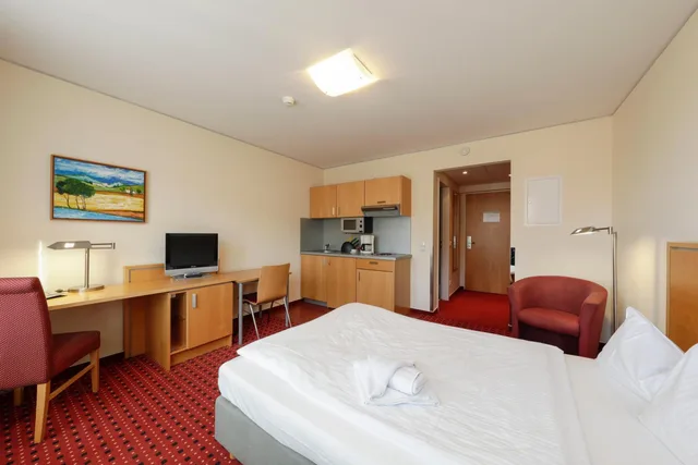 شقة أساسية بسرير مزدوج، Airporthotel Berlin Adlershof 3/6