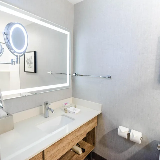 جناح تنفيذي بسرير كينج مع أريكة، Best Western Premier Executive Residency Medicine Hat 7/10