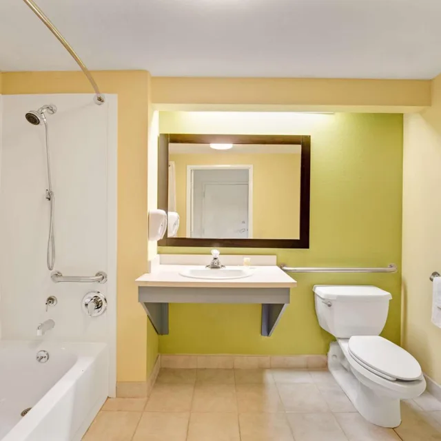 Room, King Bed, Bathtub, Accessible, Days Inn & Suites by Wyndham DeSoto 8/10