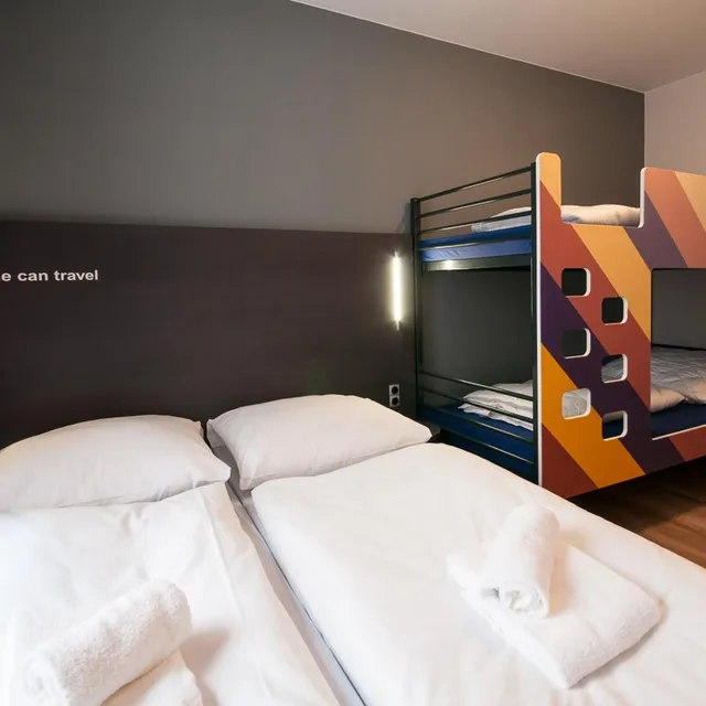 غرفة رباعية بسرير فردي، a&o Bremen Hauptbahnhof 3/8
