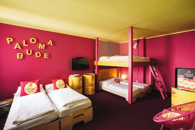 Bure, 1 Double and 4 Single Beds, Superbude St Georg 4/9