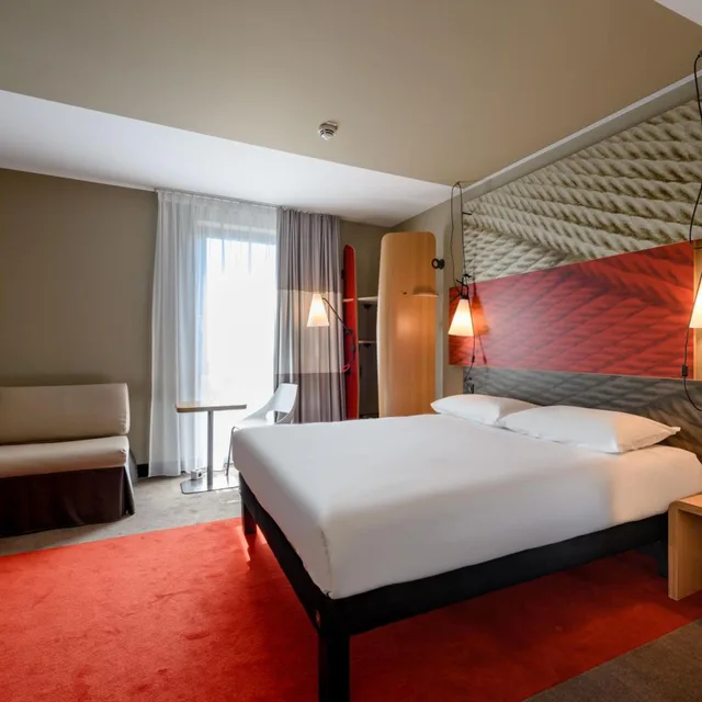 غرفة عائلية بسرير مزدوج وسرير فردي، Ibis Regensburg Zentrum 1/10
