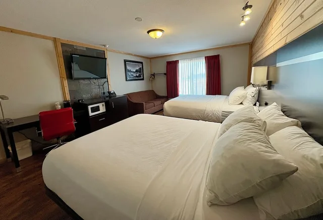 غرفة بسريرين كوين مع أريكة، Americas Best Value Inn-Wall 5/10