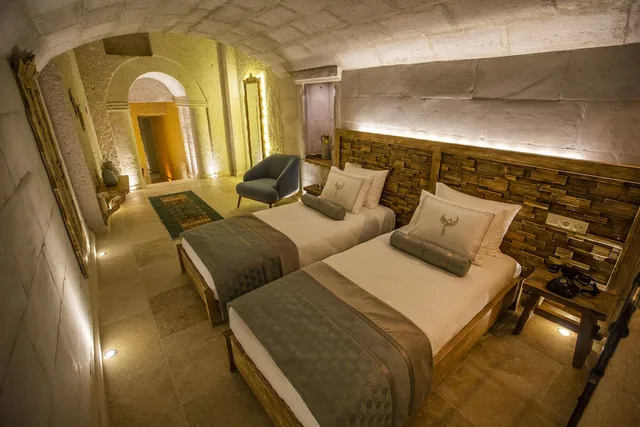 Cave, Royal, Suite, Twin Beds, Hot Tub، Nino Cave Suites 4/6