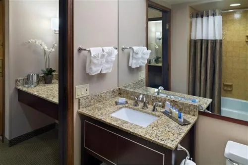 غرفة بسرير مزدوج، Doubletree By Hilton Hotel Portland 2/2