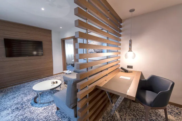 جناح بسريرين منفصلين بشرفة بغرفة نوم واحدة مع أريكة، InterContinental Barcelona 9/9