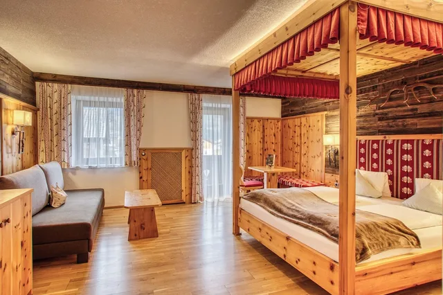 غرفة ديلوكس بشرفة، Alpenhotel Stolz 1/9