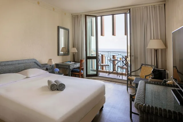 غرفة ديلوكس بسرير كوين، UNAHOTELS Capotaormina 2/4