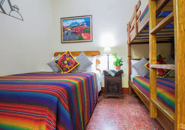 غرفة أساسية بسرير مزدوج وسرير فردي، Hostal Antigua - Hostel 1/5