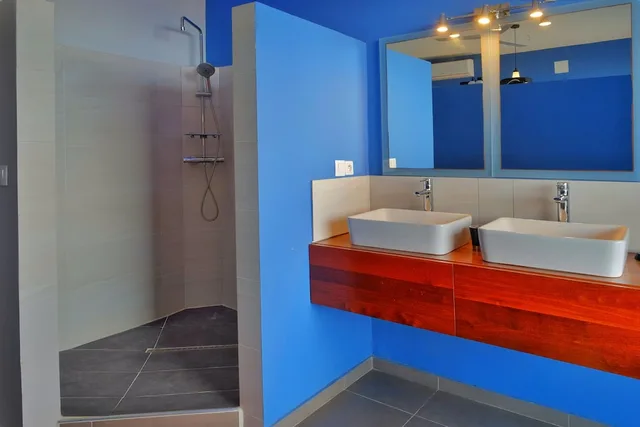 Connecting, Family, Twin Beds, Street View، Villa Les Orchidées 7/10