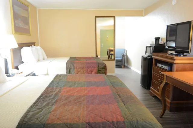 غرفة بسريرين كوين، Travelodge by Wyndham Trinidad 1/3