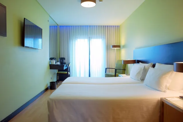 Room, Twin Beds, Sana Capitol Hotel 1/10