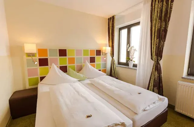 Economy, Double Bed, Hotel Arooma 2/2