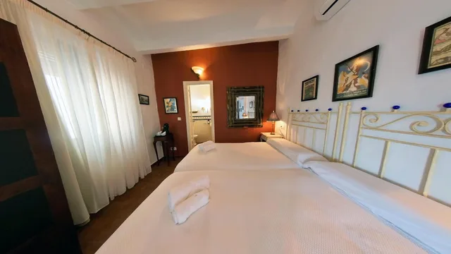 Room, Double Bed, Utopia 2/10