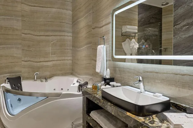 جناح بحوض جاكوزي، Panarams Tashkent Hotel a Member of Radisson Individuals 2/4
