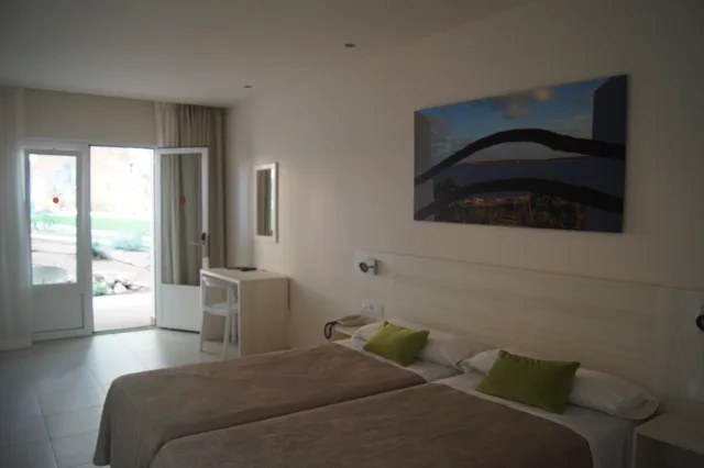 Room, Queen Bed, Xaloc Playa 5/8