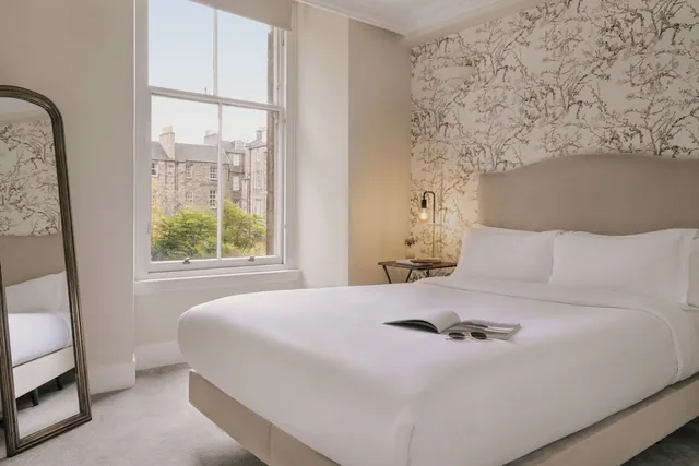 جناح بسرير مزدوج بإطلالة على الحديقة بغرفة نوم واحدة، Sonder Royal Garden Apartments 1/3