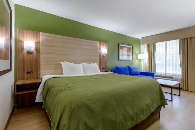 Standard, King Bed, Sofa, Hampton Inn Louisville I 65 At Brooks Rd 1/4