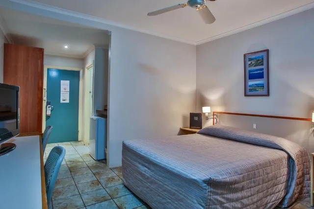 غرفة قياسية بسرير مزدوج، Hotel Kununurra 1/3