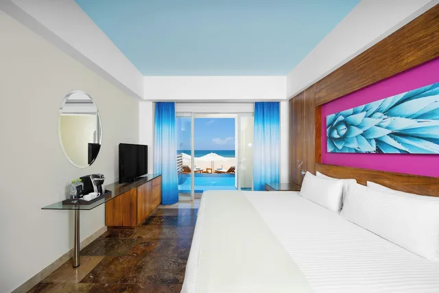 Altitude, Swim Out, Junior Suite, King Bed, Ocean Front, Sofa، Krystal Grand Los Cabos All Inclusive 1/4