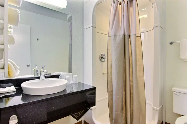 غرفة قياسية بسريرين مزدوجين، Motel6 Kingsville, TX 6/6