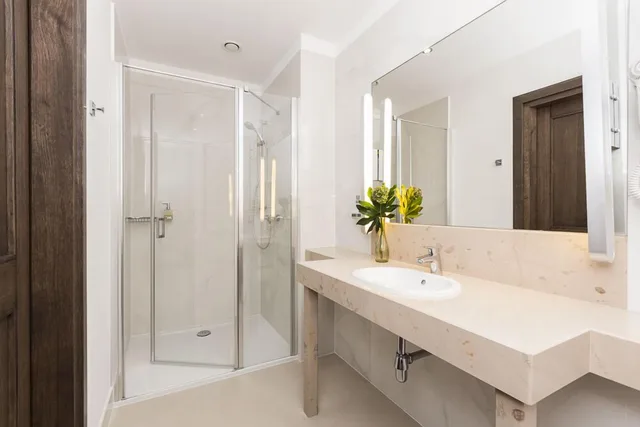 غرفة قياسية بسرير كوين، Residence Szary 6/9