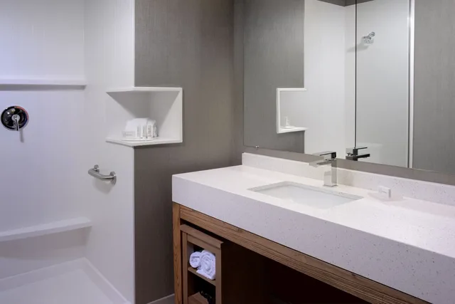 غرفة بسرير كينج مع أريكة، Courtyard Denver Southwest Littleton 9/10