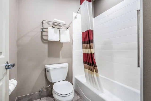 Deluxe, King and Queen Bed, Red Roof Inn Baytown 10/12
