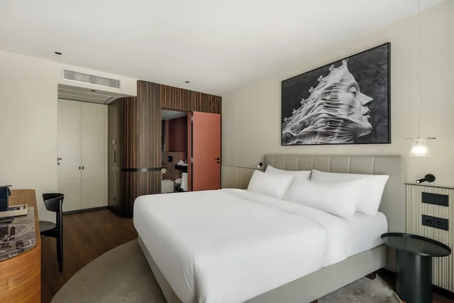 Standard, Queen Bed, Hill View، LANCHID 19 DESIGN HOTEL 1/10
