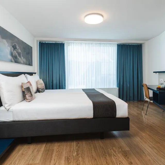غرفة سوبيريور رباعية، Bristol Hotel Zurich 3/10