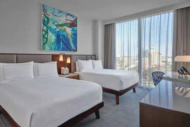 استوديو بسريرين كوين، Walt Disney World Swan Reserve 4/10