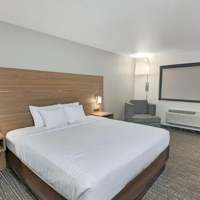غرفة بسرير كينج، Estherville Hotel Amp Suites 4/10