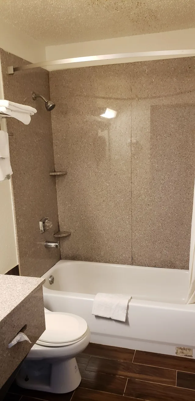 غرفة قياسية بسريرين كوين للمدخنين، Super 8 By Wyndham Champaign 7/10