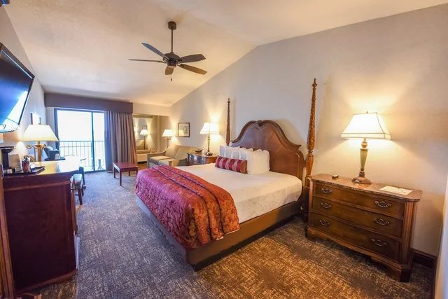 Standard, King Bed, Lake Side, Jetted Tub، Best Western Plus Dockside Waterfront Inn 3/6