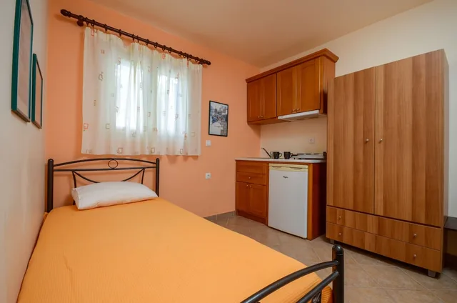 Semi Basement, Apartment, 1 Double and 1 Single Bed، Hotel Francesca 2/4